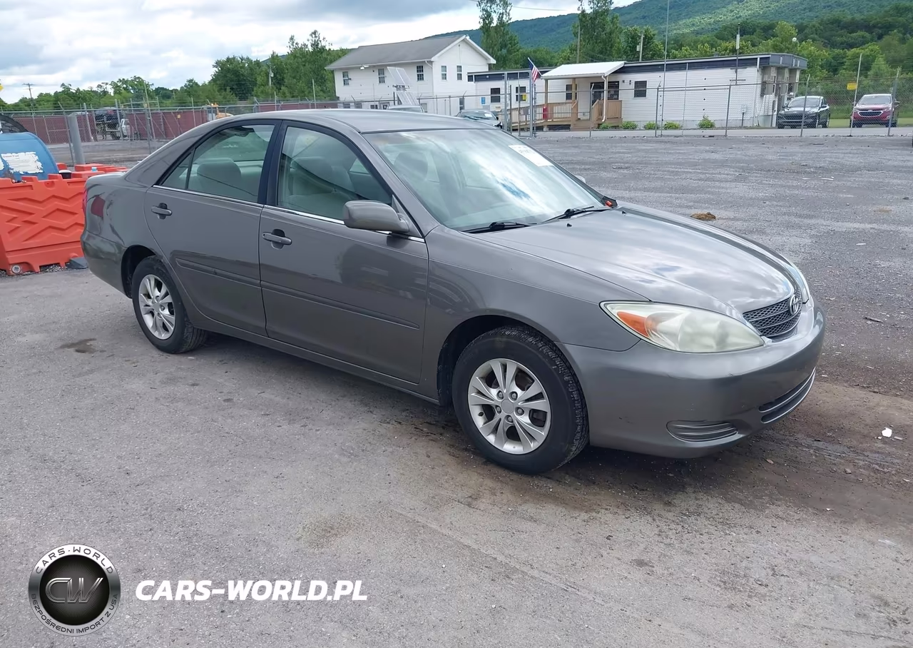 2004 Toyota Camry Le V6 – zdjęcie 1 z 16