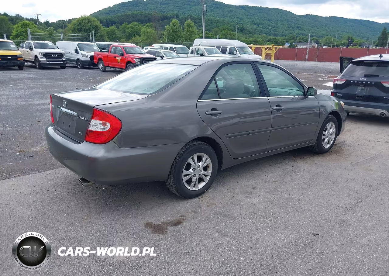 2004 Toyota Camry Le V6 VIN:4T1BF32K54U582582 - 4