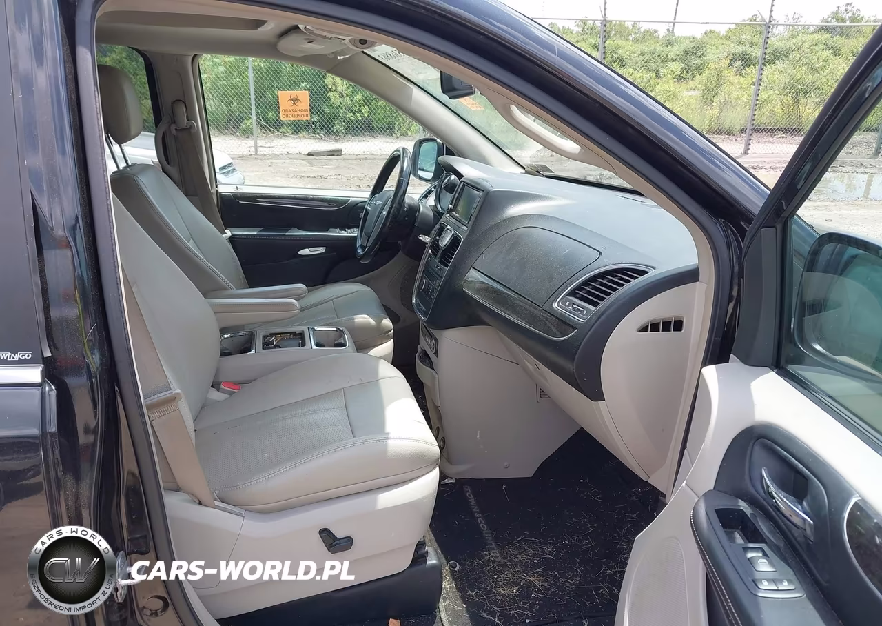 2012 Chrysler Town & Country Touring-L VIN:2C4RC1CG6CR118657 - 5