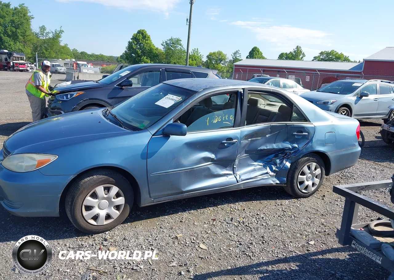 2002 Toyota Camry Le VIN:4T1BE32K22U516118 - 14