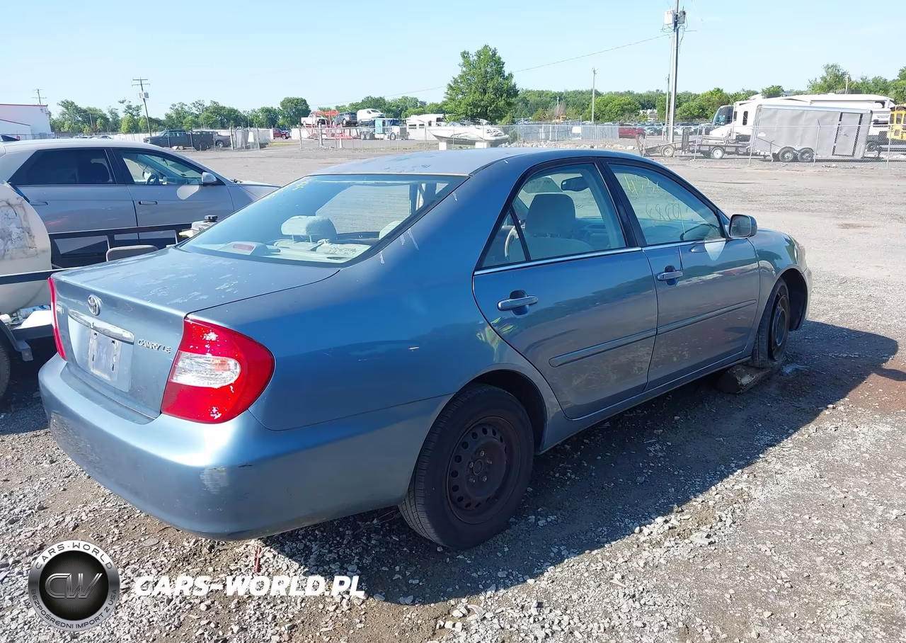2002 Toyota Camry Le VIN:4T1BE32K22U516118 - 4
