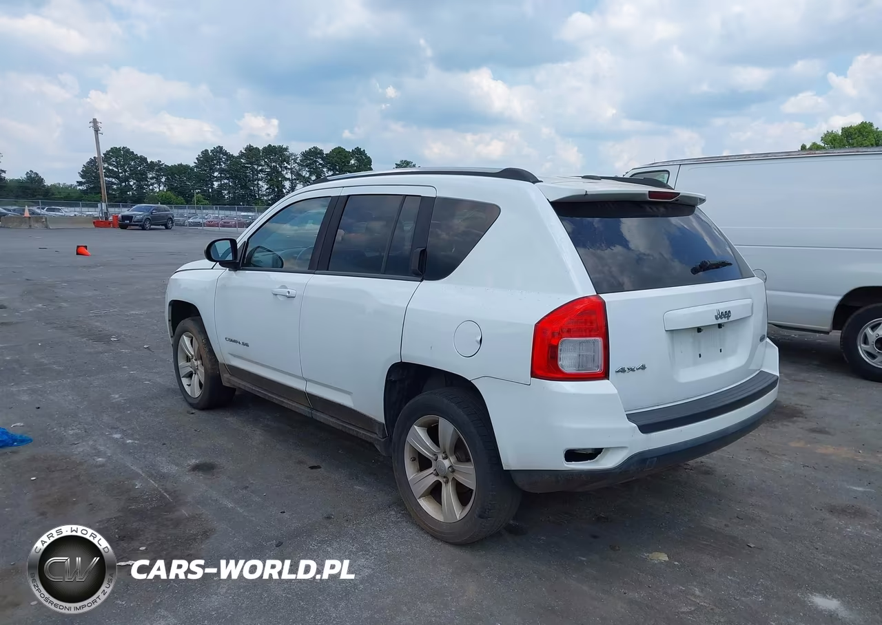 2012 Jeep Compass Latitude VIN:1C4NJDEB7CD663731 - 3