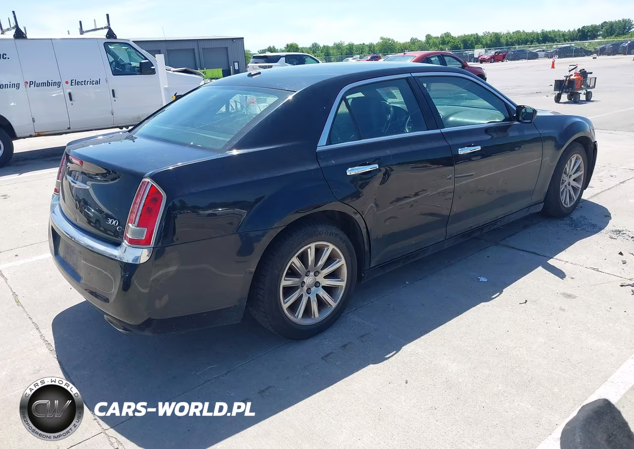 2013 Chrysler 300C VIN:2C3CCAET3DH675733 - 4