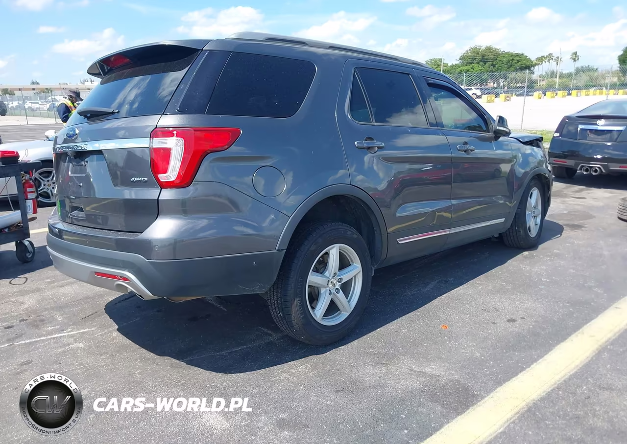 2017 Ford Explorer Xlt VIN:1FM5K8D89HGE18523 - 4