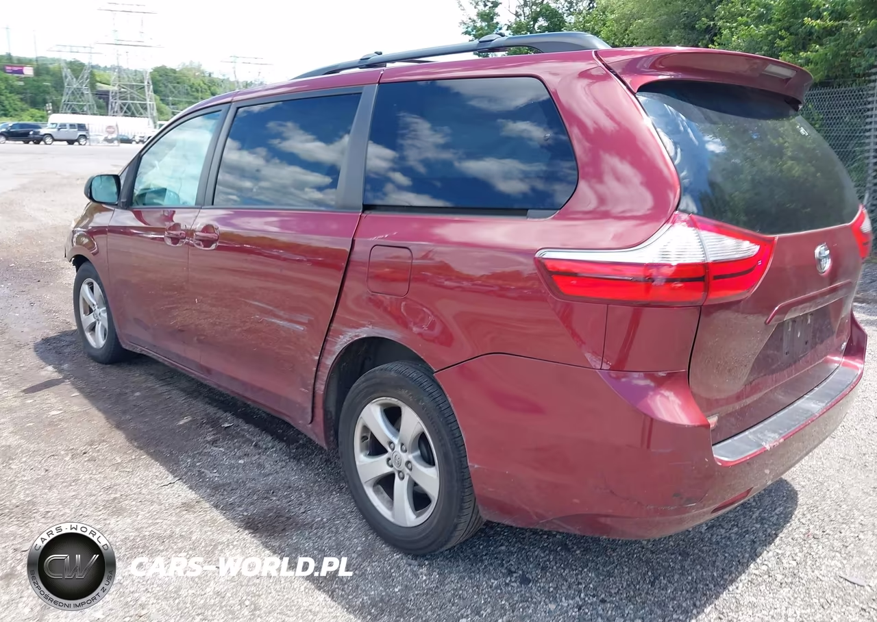 2017 Toyota Sienna Le VIN:5TDKZ3DC1HS789238 - 3
