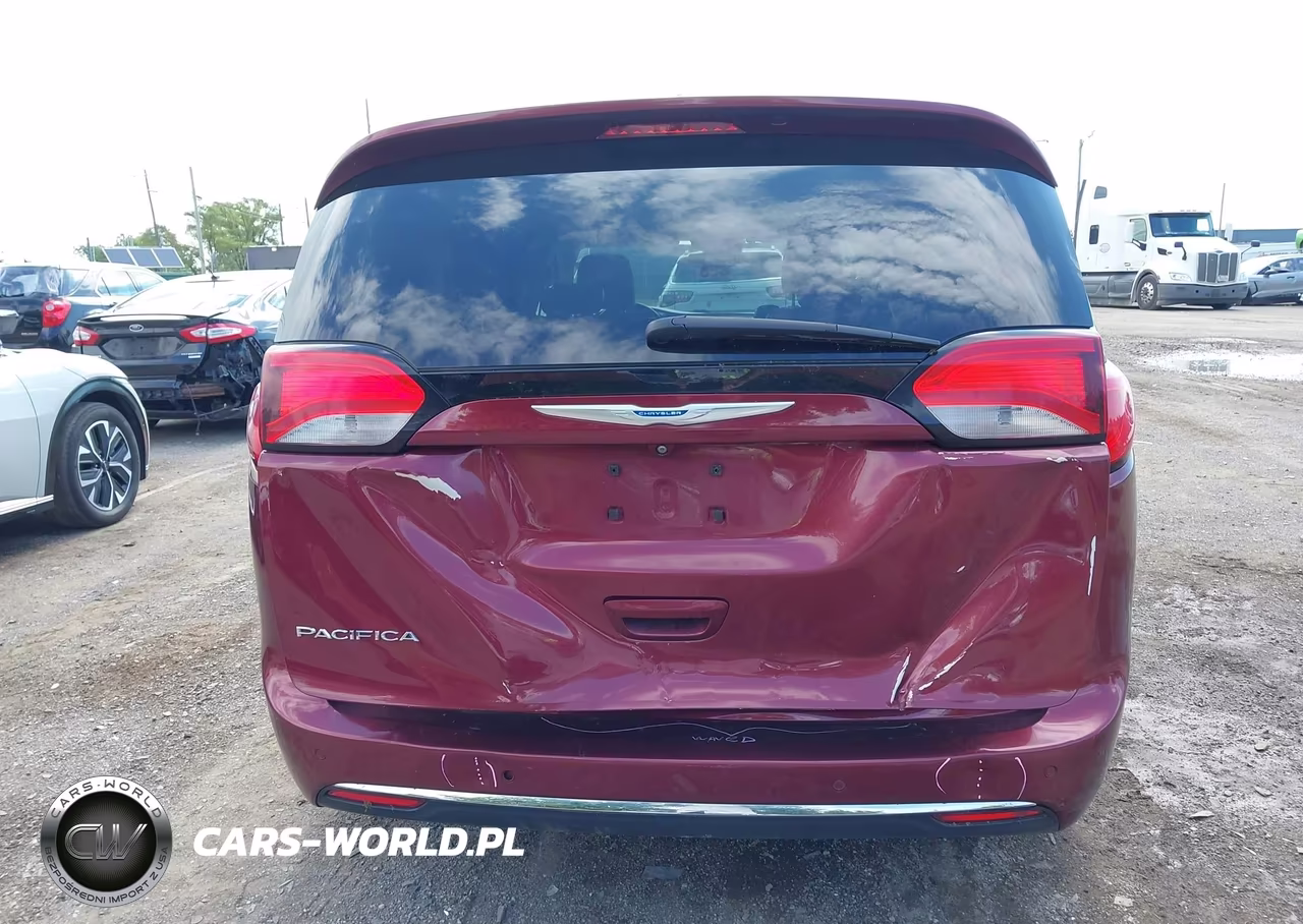 2018 Chrysler Pacifica Touring L Plus VIN:2C4RC1EG9JR116668 - 16