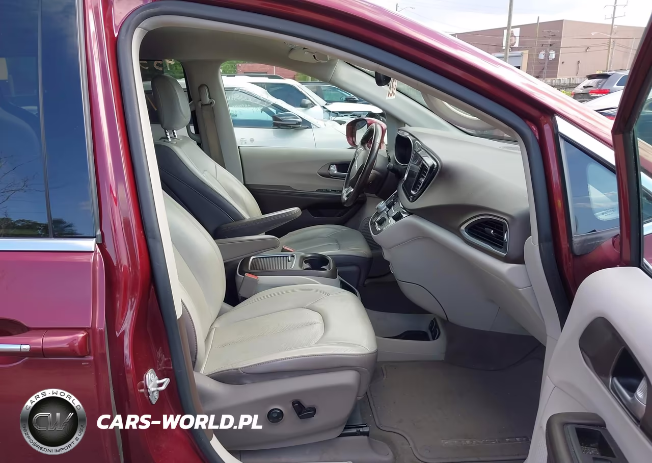 2018 Chrysler Pacifica Touring L Plus VIN:2C4RC1EG9JR116668 - 5