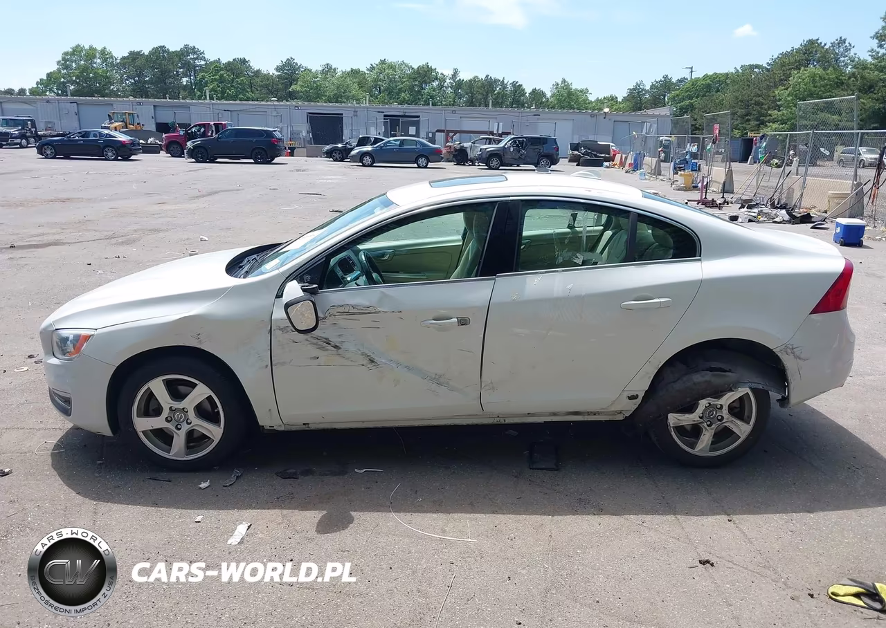 2015 Volvo S60 T5 Premier Plus VIN:YV140MFC8F2301584 - 14