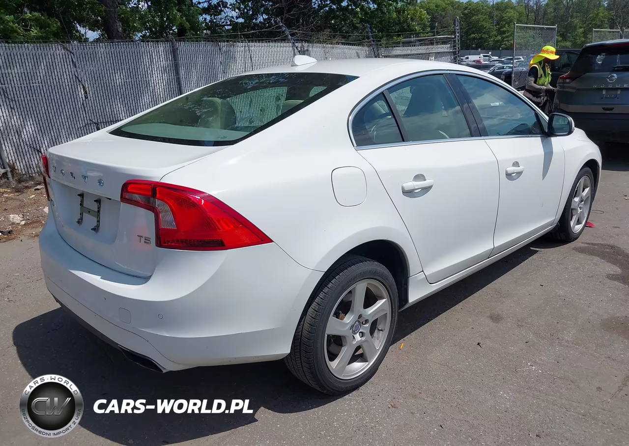 2015 Volvo S60 T5 Premier Plus VIN:YV140MFC8F2301584 - 4