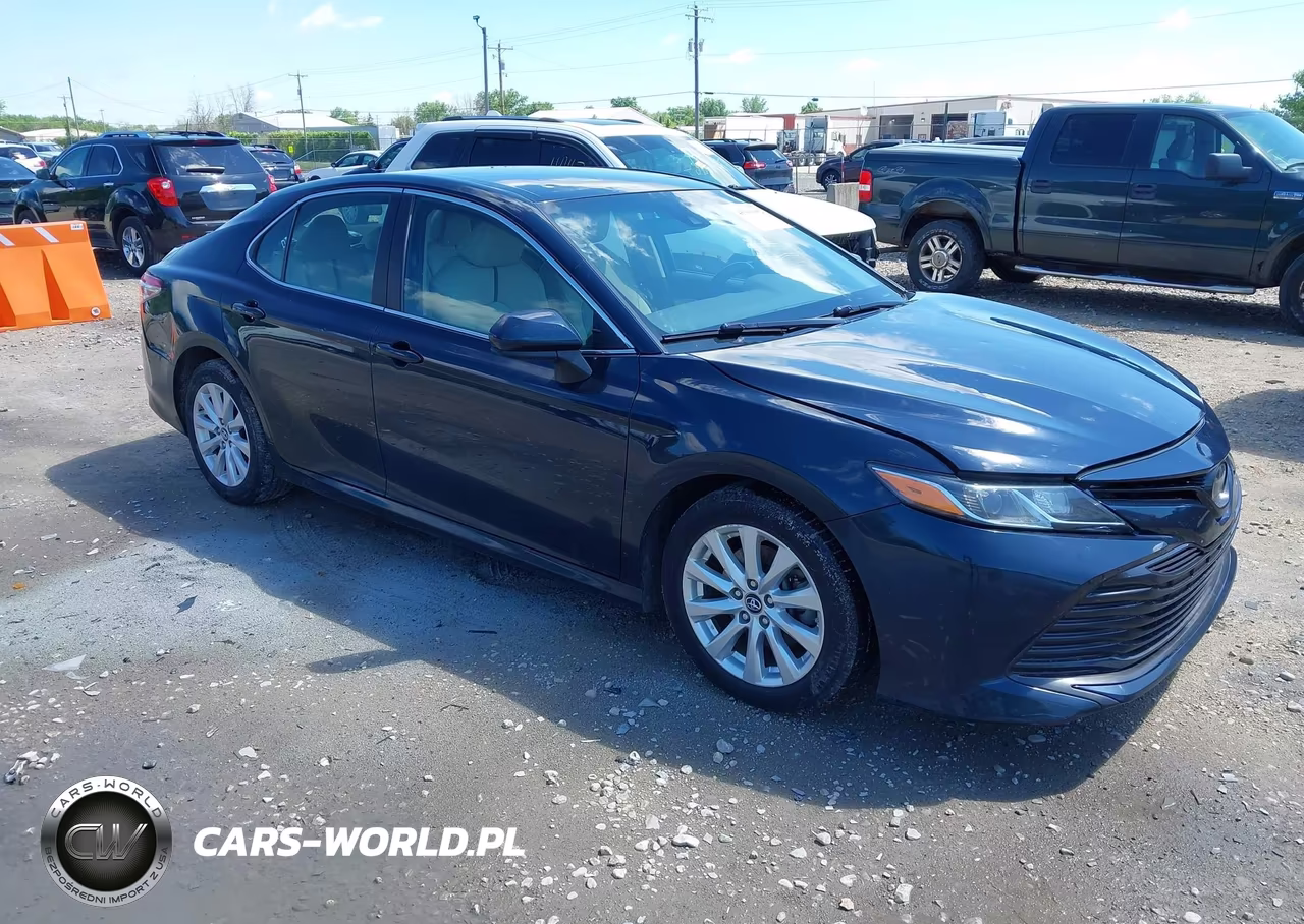 2018 Toyota Camry Le – zdjęcie 1 z 17