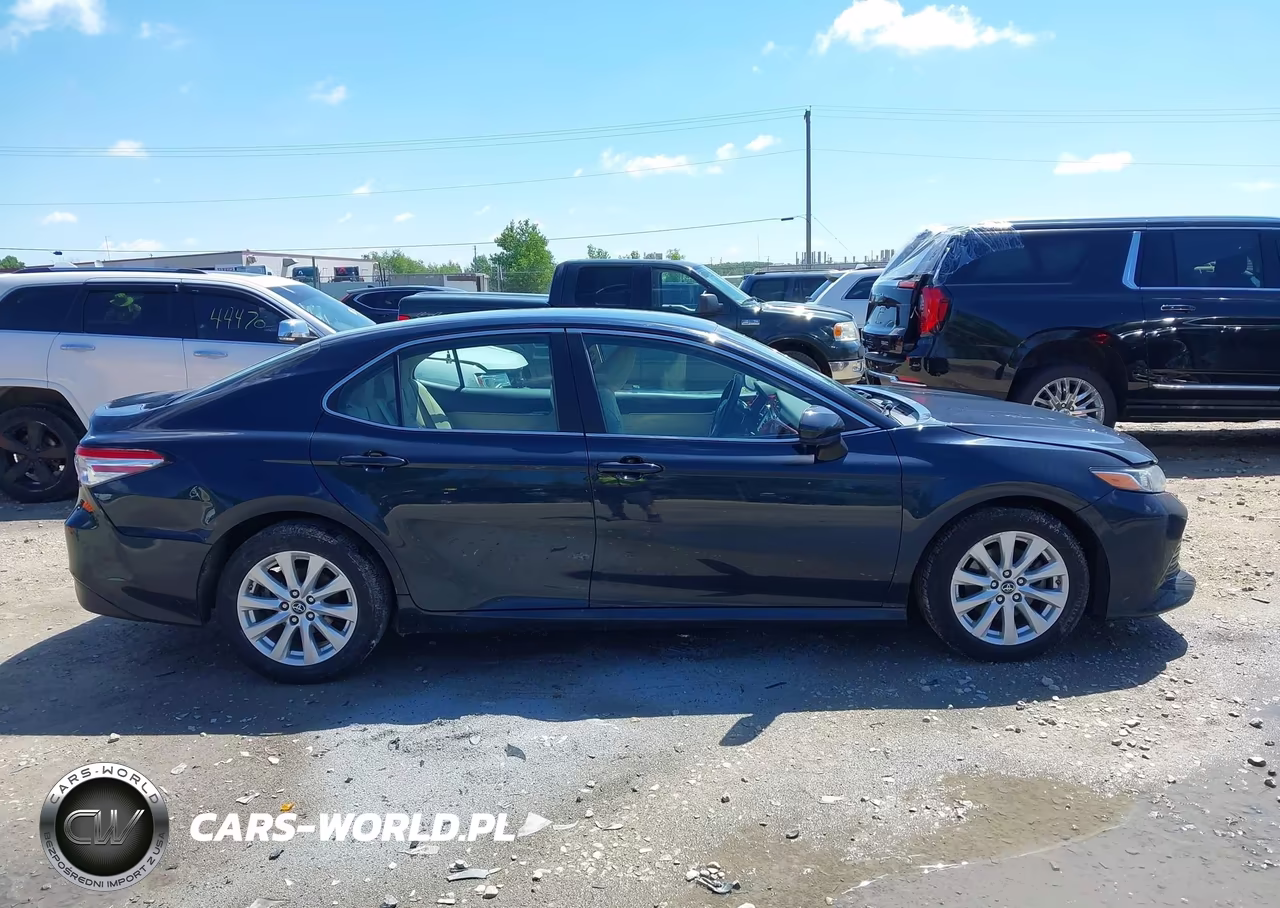 2018 Toyota Camry Le VIN:4T1B11HK0JU549348 - 13