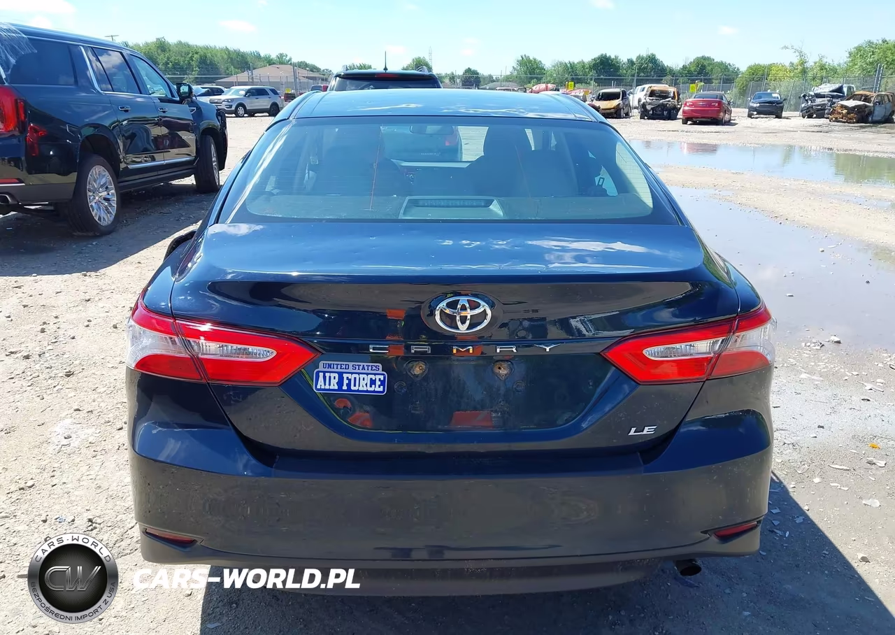 2018 Toyota Camry Le VIN:4T1B11HK0JU549348 - 16