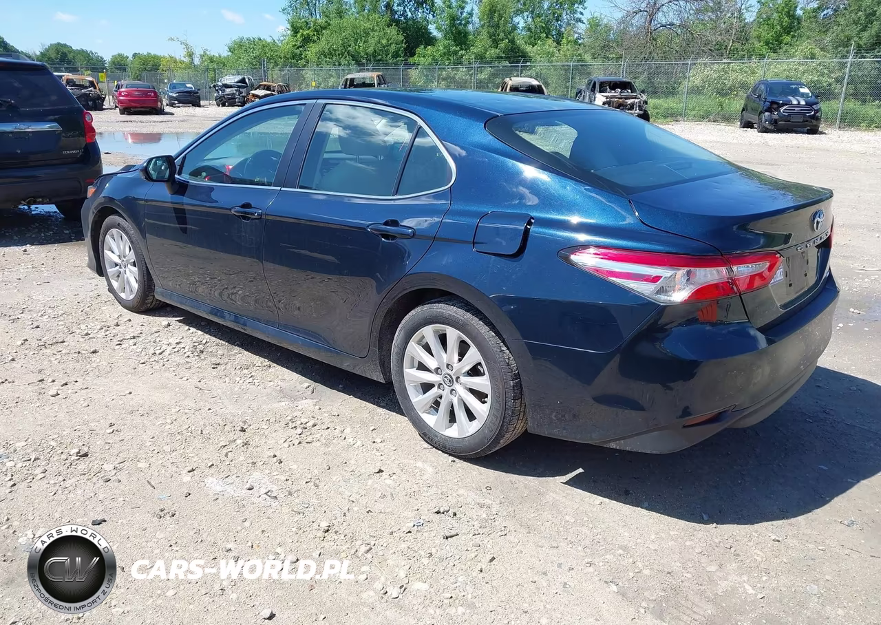 2018 Toyota Camry Le VIN:4T1B11HK0JU549348 - 3