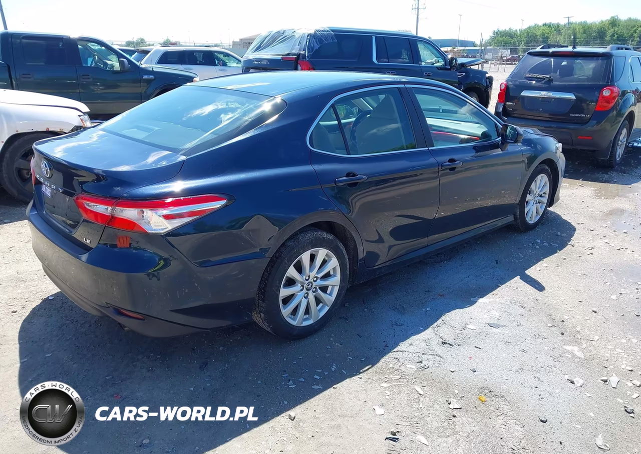2018 Toyota Camry Le VIN:4T1B11HK0JU549348 - 4