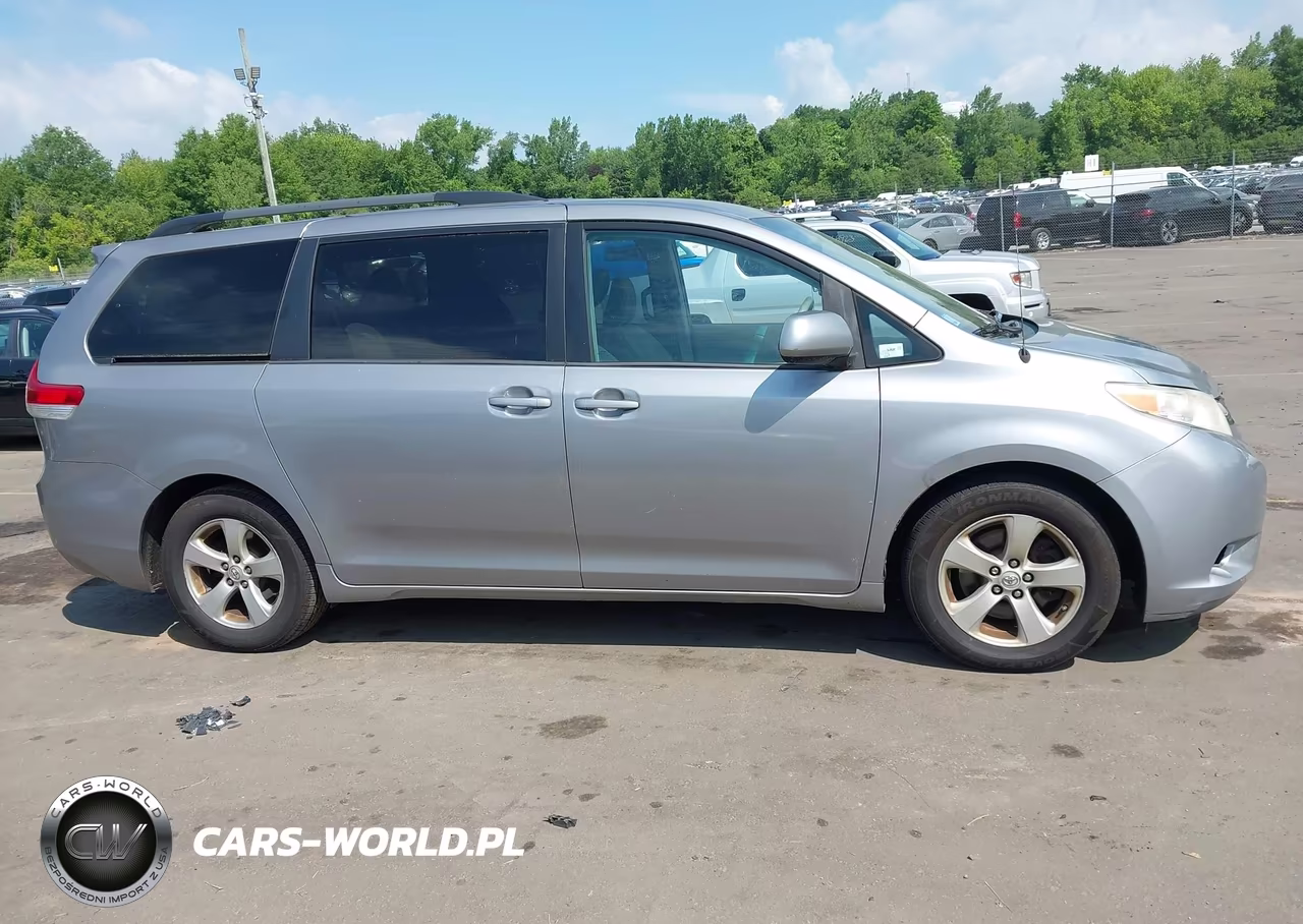 2013 Toyota Sienna Le V6 8 Passenger VIN:5TDKK3DC4DS324855 - 13