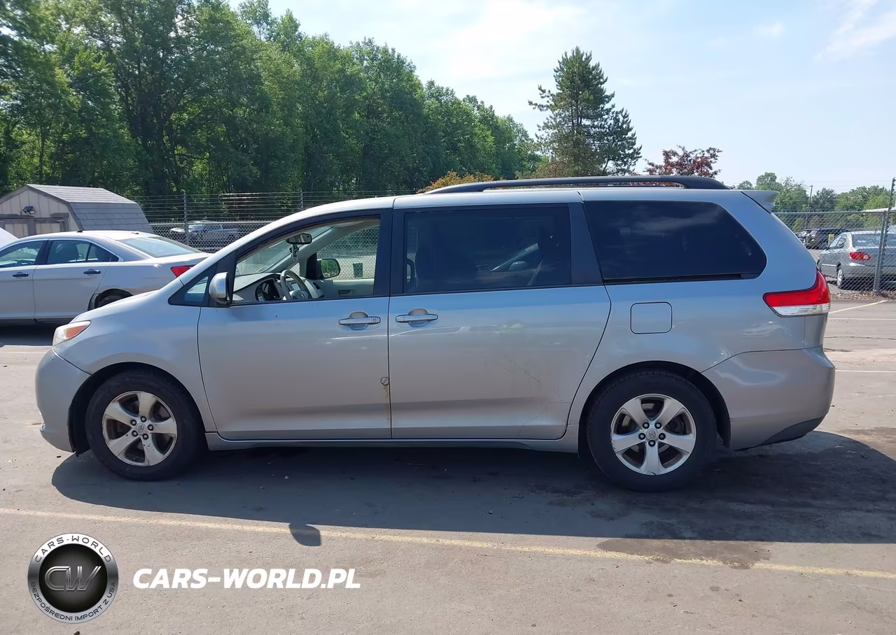 2013 Toyota Sienna Le V6 8 Passenger VIN:5TDKK3DC4DS324855 - 14