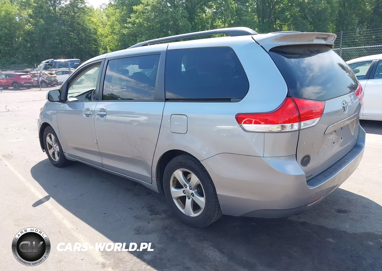 2013 Toyota Sienna Le V6 8 Passenger VIN:5TDKK3DC4DS324855 - 3