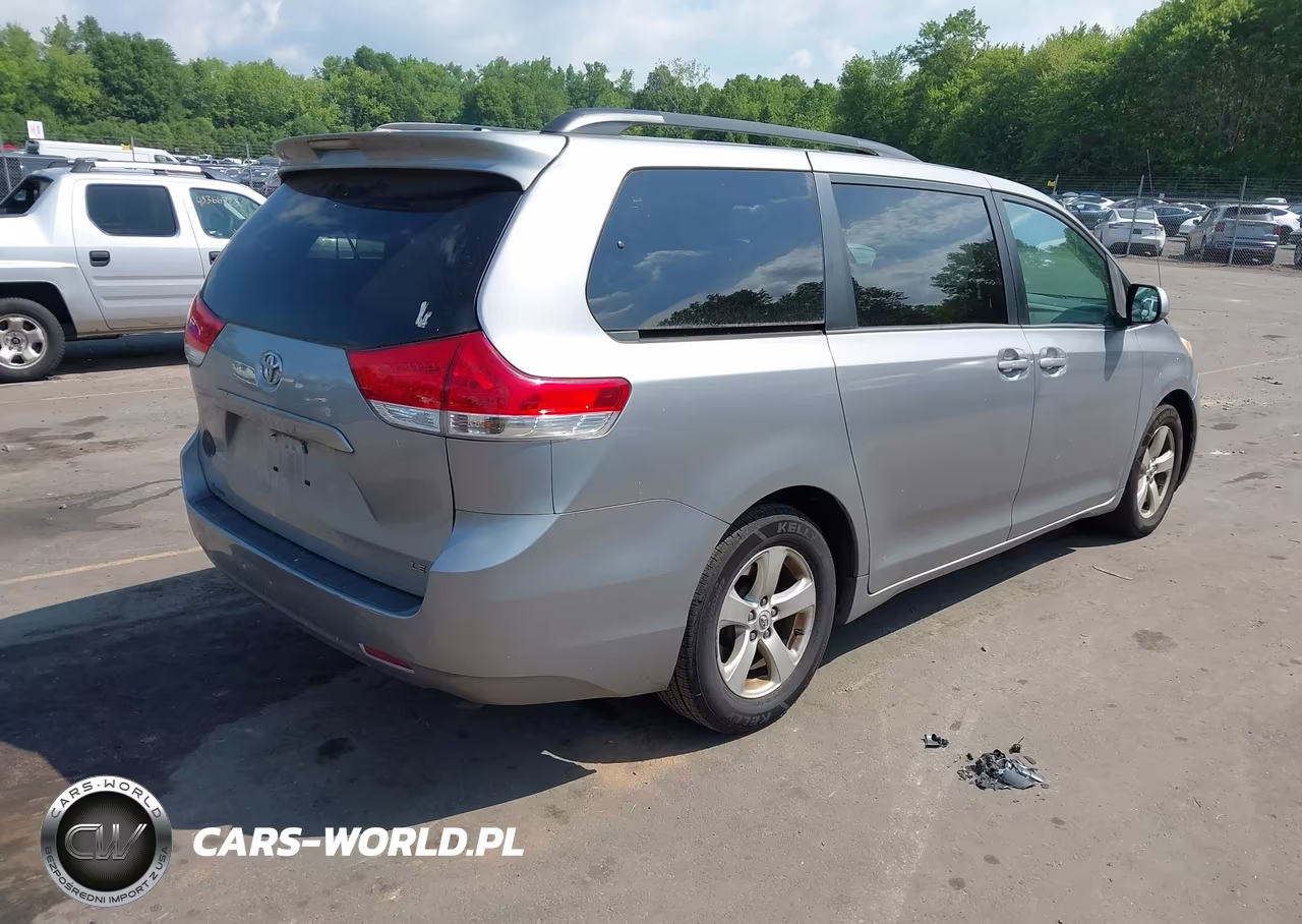 2013 Toyota Sienna Le V6 8 Passenger VIN:5TDKK3DC4DS324855 - 4