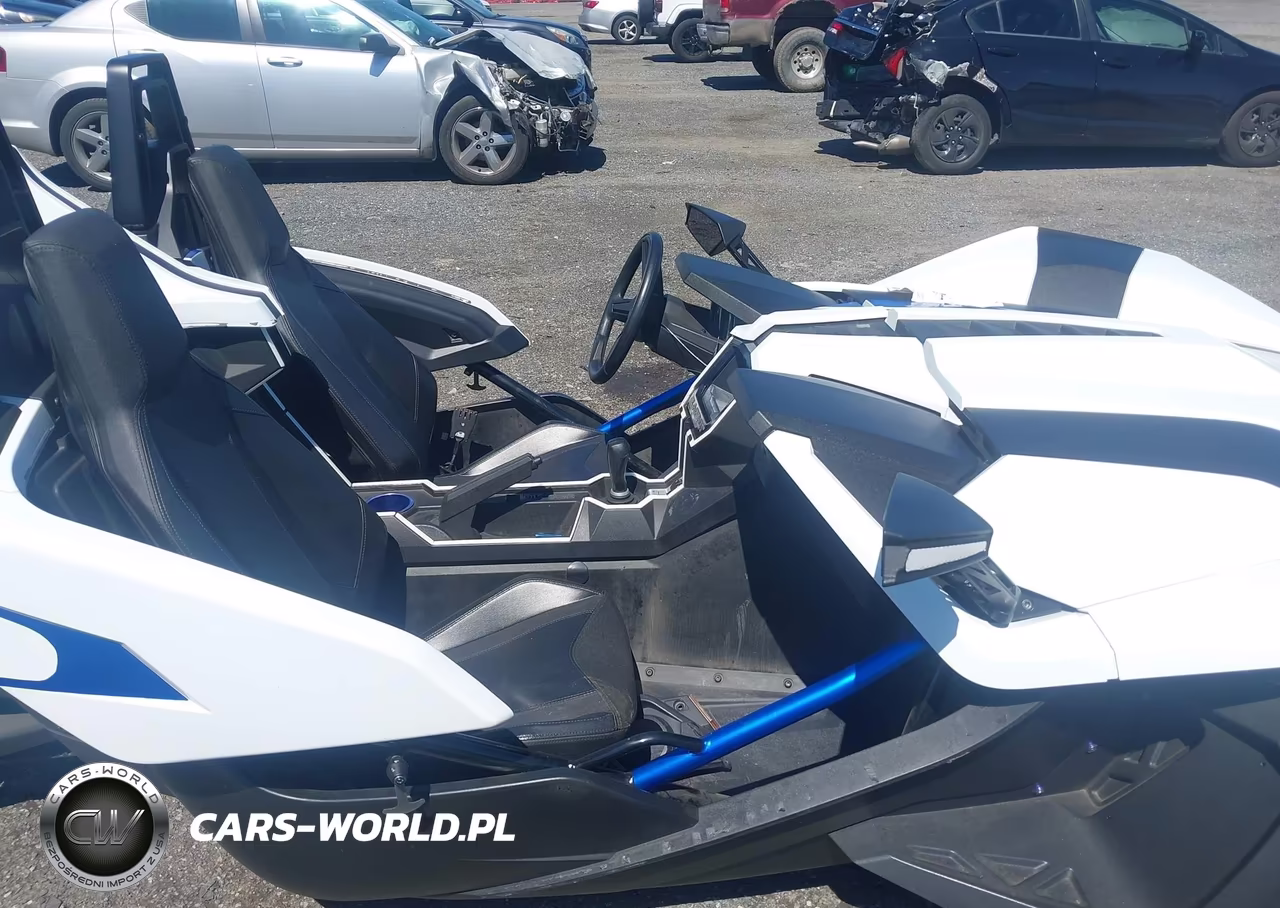 2019 Polaris Slingshot VIN:57XAASFA6K8135749 - 5