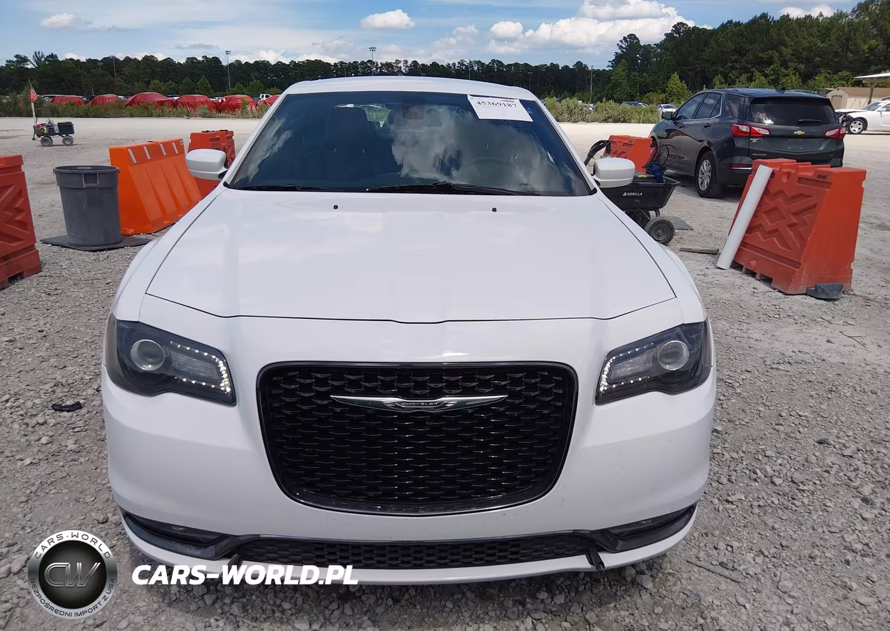 2015 Chrysler 300 300S VIN:2C3CCABGXFH743245 - 12