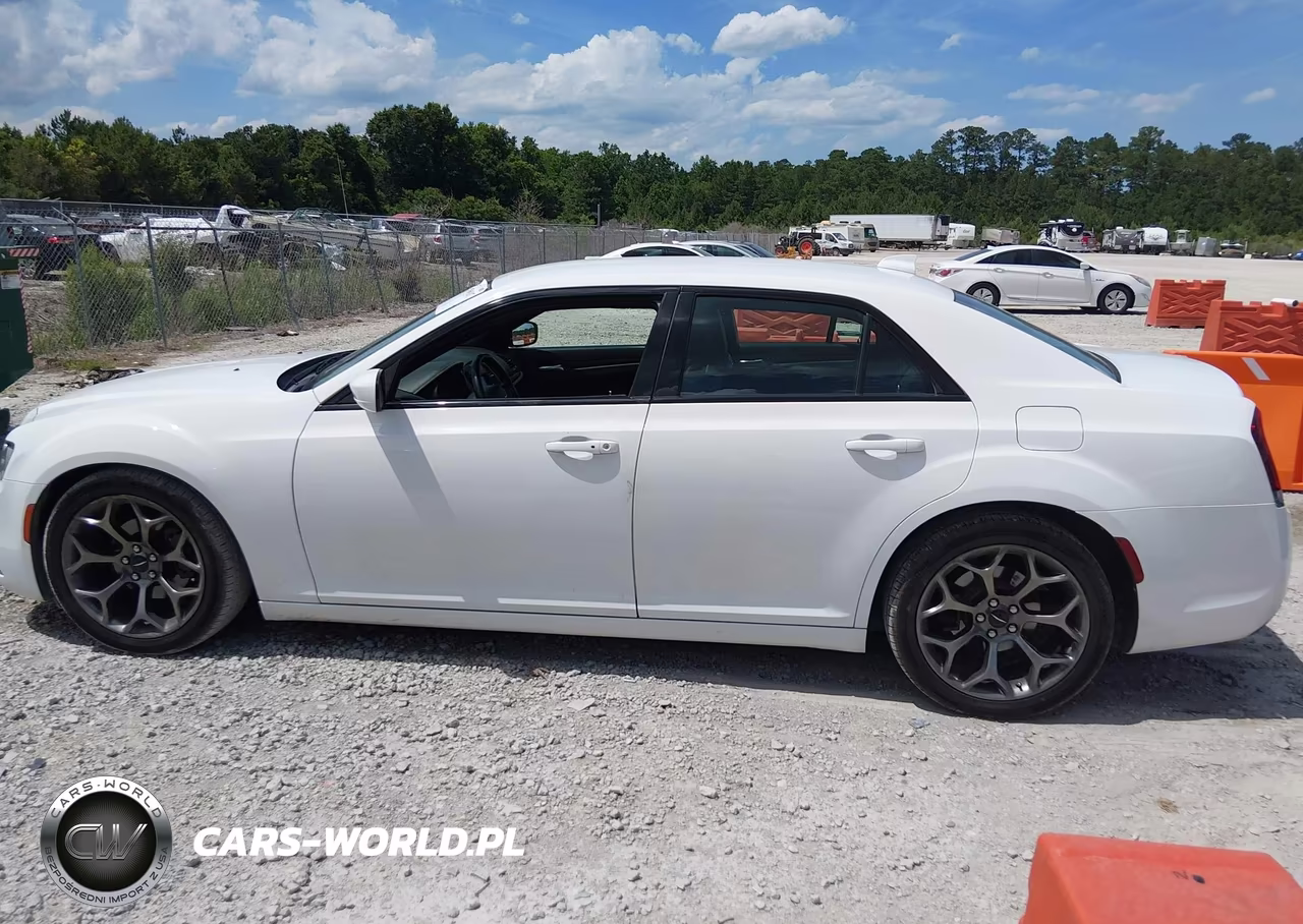 2015 Chrysler 300 300S VIN:2C3CCABGXFH743245 - 14