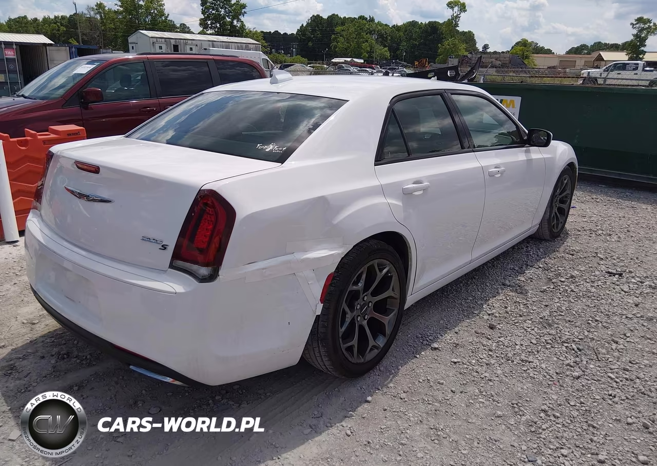 2015 Chrysler 300 300S VIN:2C3CCABGXFH743245 - 4