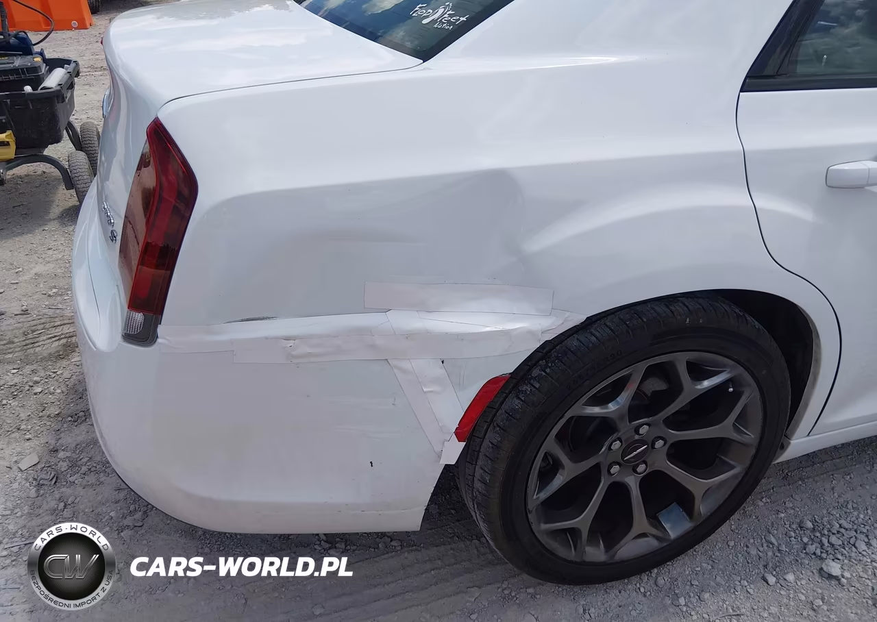 2015 Chrysler 300 300S VIN:2C3CCABGXFH743245 - 6