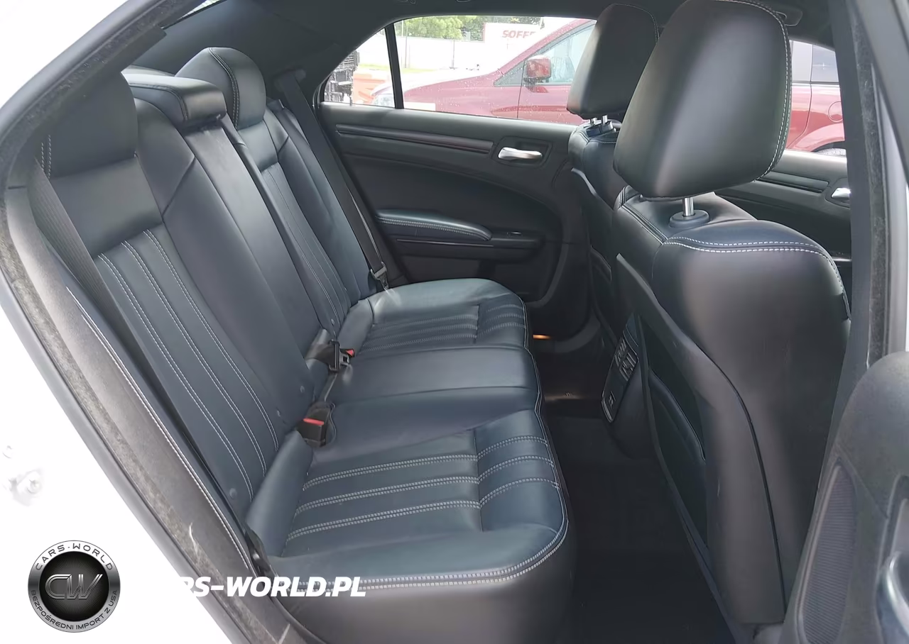 2015 Chrysler 300 300S VIN:2C3CCABGXFH743245 - 8