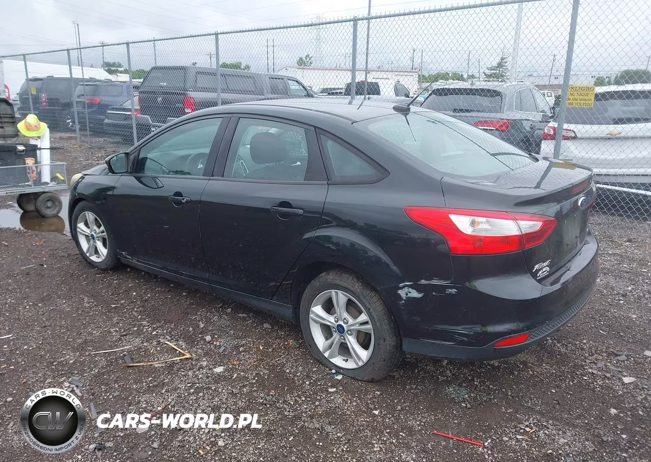 2014 Ford Focus Se VIN:1FADP3F29EL414137 - 3