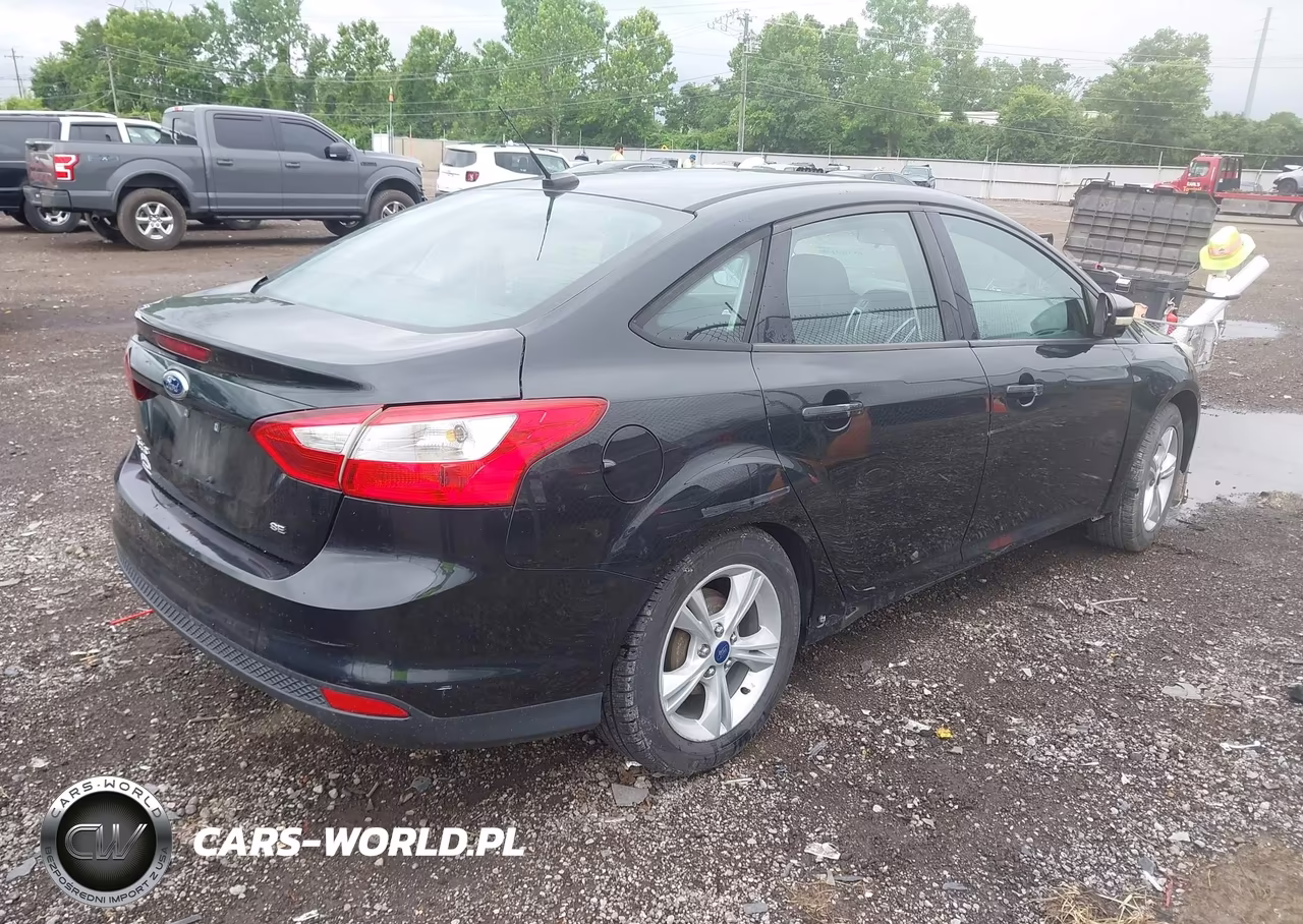 2014 Ford Focus Se VIN:1FADP3F29EL414137 - 4