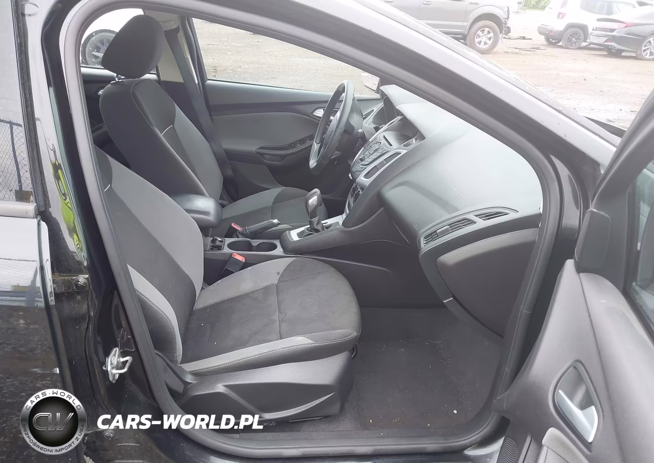2014 Ford Focus Se VIN:1FADP3F29EL414137 - 5