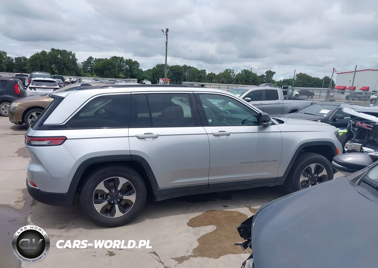 2025 Jeep Grand Cherokee 4Xe VIN:1C4RJYB64S8704226 - 14