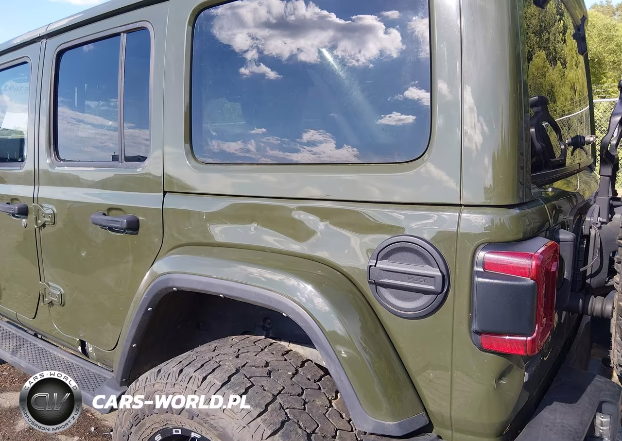 2022 Jeep Wrangler Unlimited Sahara Altitude 4X4 VIN:1C4HJXEM7NW162457 - 19