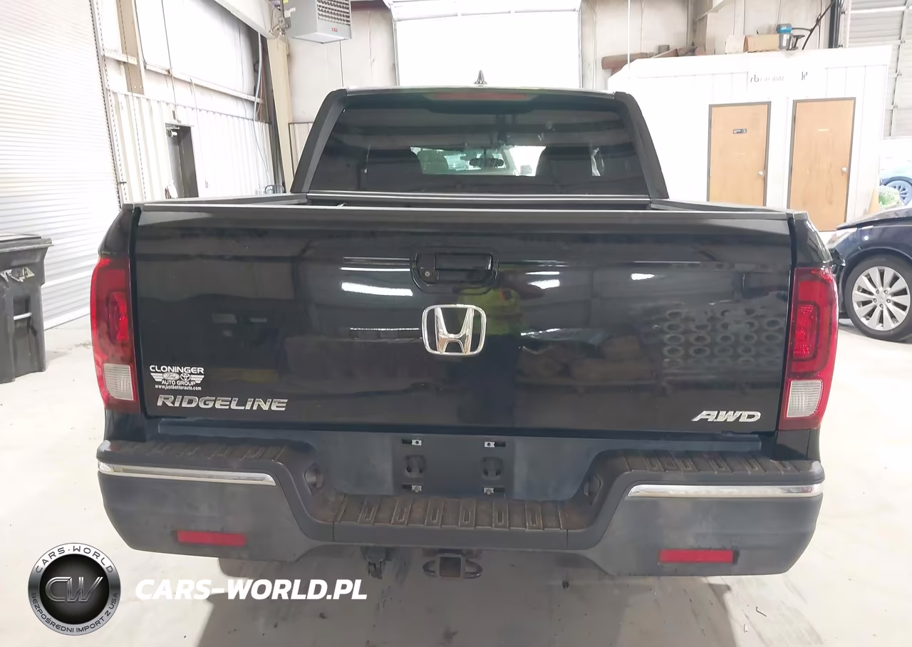 2017 Honda Ridgeline Sport VIN:5FPYK3F16HB033216 - 17