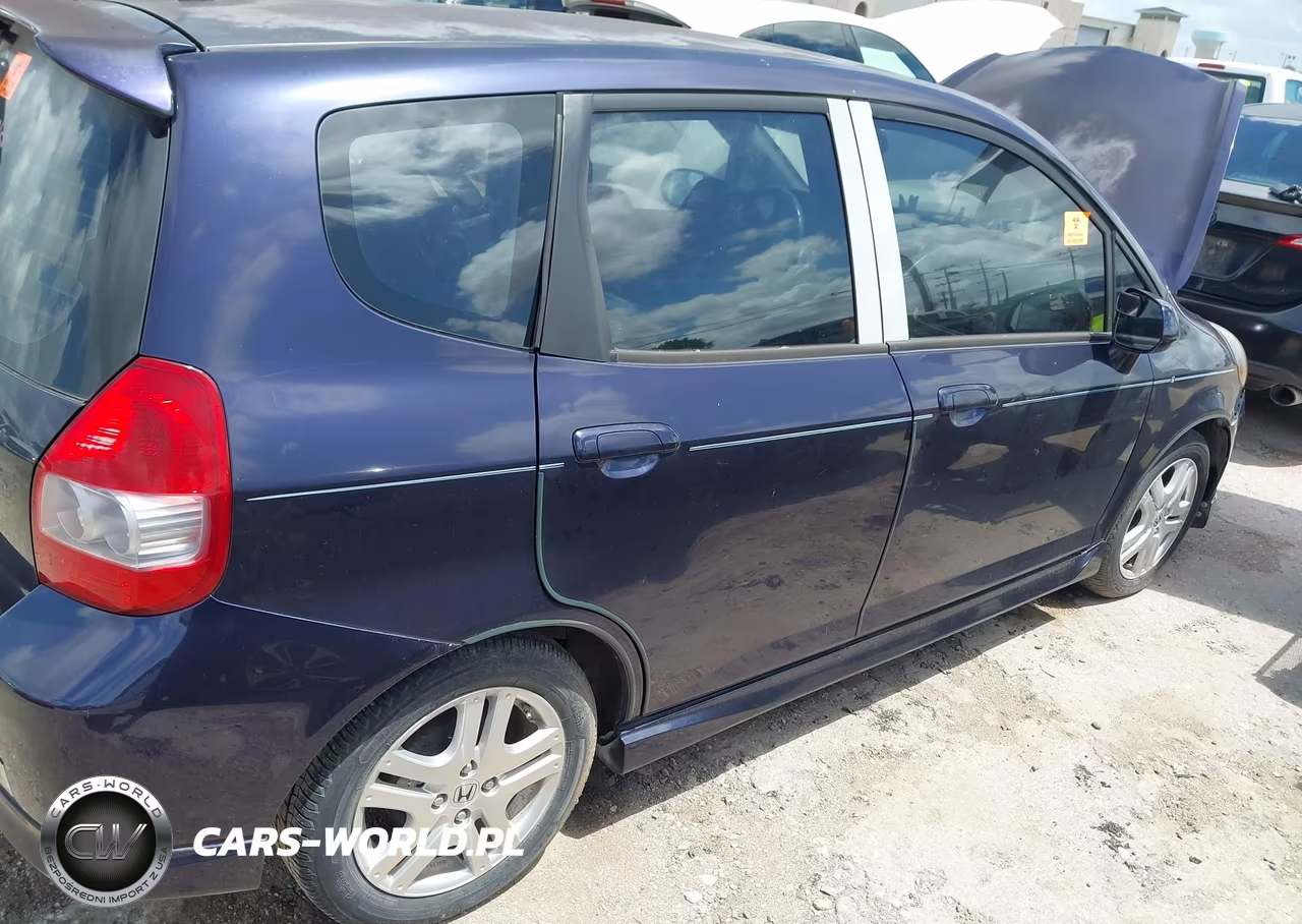 2008 Honda Fit Sport VIN:JHMGD38638S025499 - 4