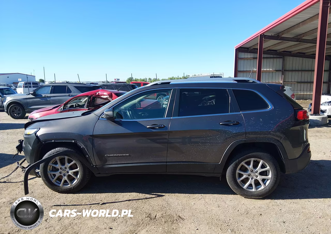 2018 Jeep Cherokee Latitude Plus 4X4 VIN:1C4PJMLX3JD579541 - 14