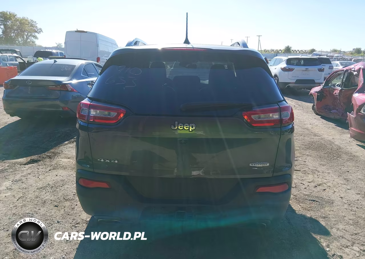2018 Jeep Cherokee Latitude Plus 4X4 VIN:1C4PJMLX3JD579541 - 16