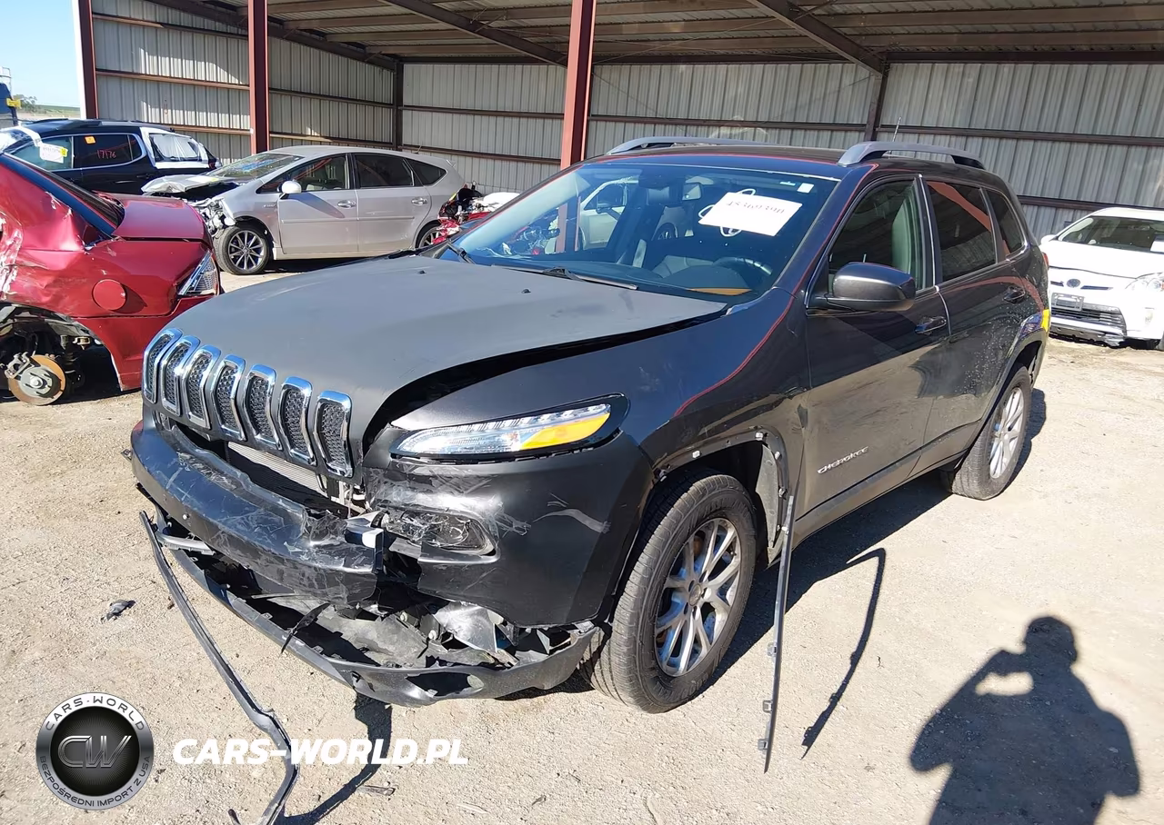2018 Jeep Cherokee Latitude Plus 4X4 VIN:1C4PJMLX3JD579541 - 2
