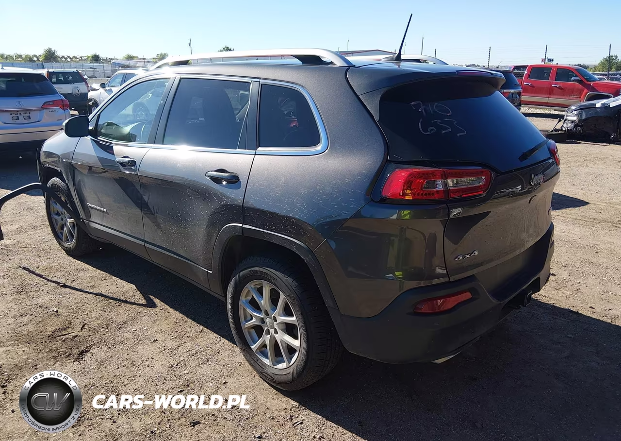 2018 Jeep Cherokee Latitude Plus 4X4 VIN:1C4PJMLX3JD579541 - 3