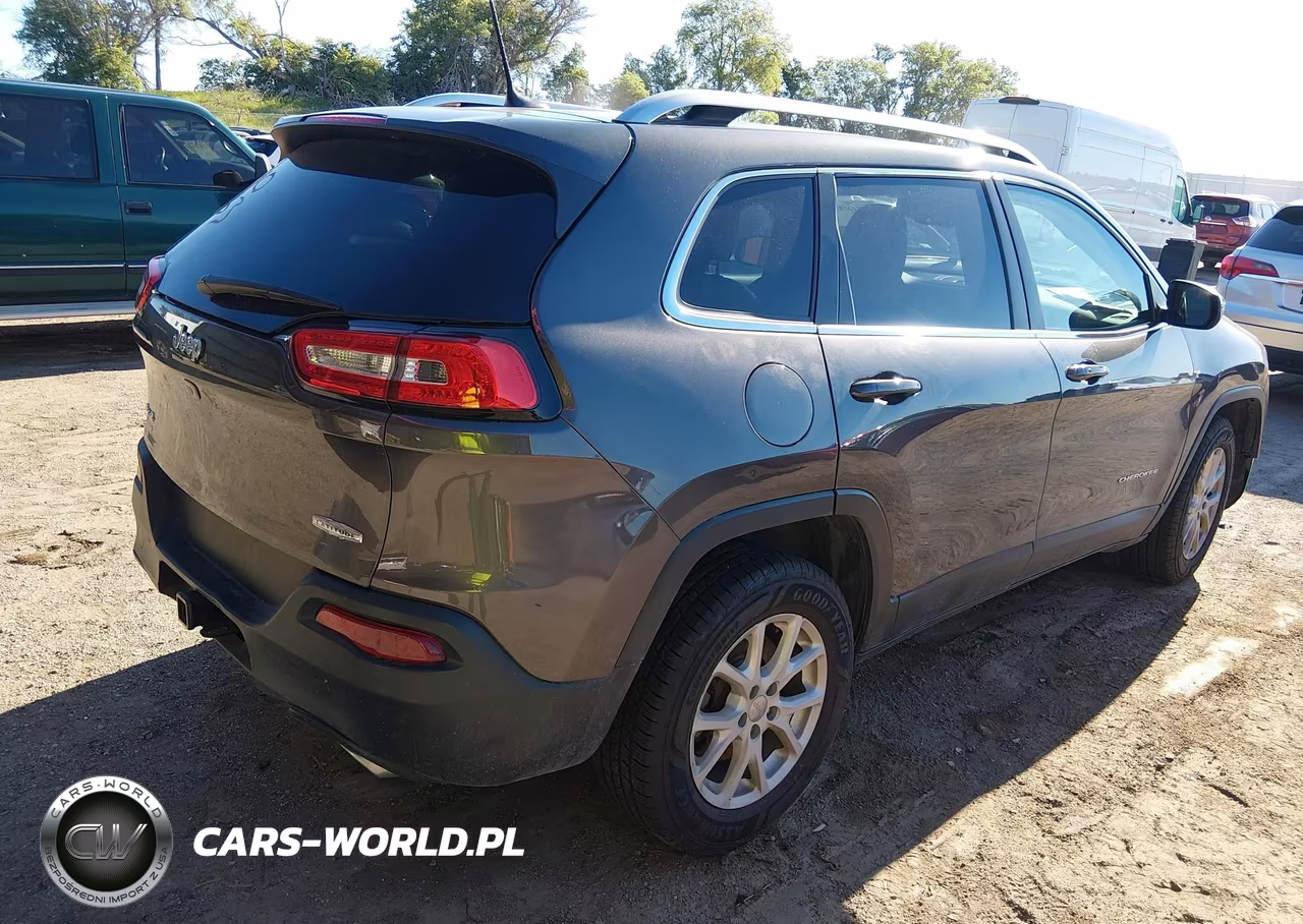 2018 Jeep Cherokee Latitude Plus 4X4 VIN:1C4PJMLX3JD579541 - 4