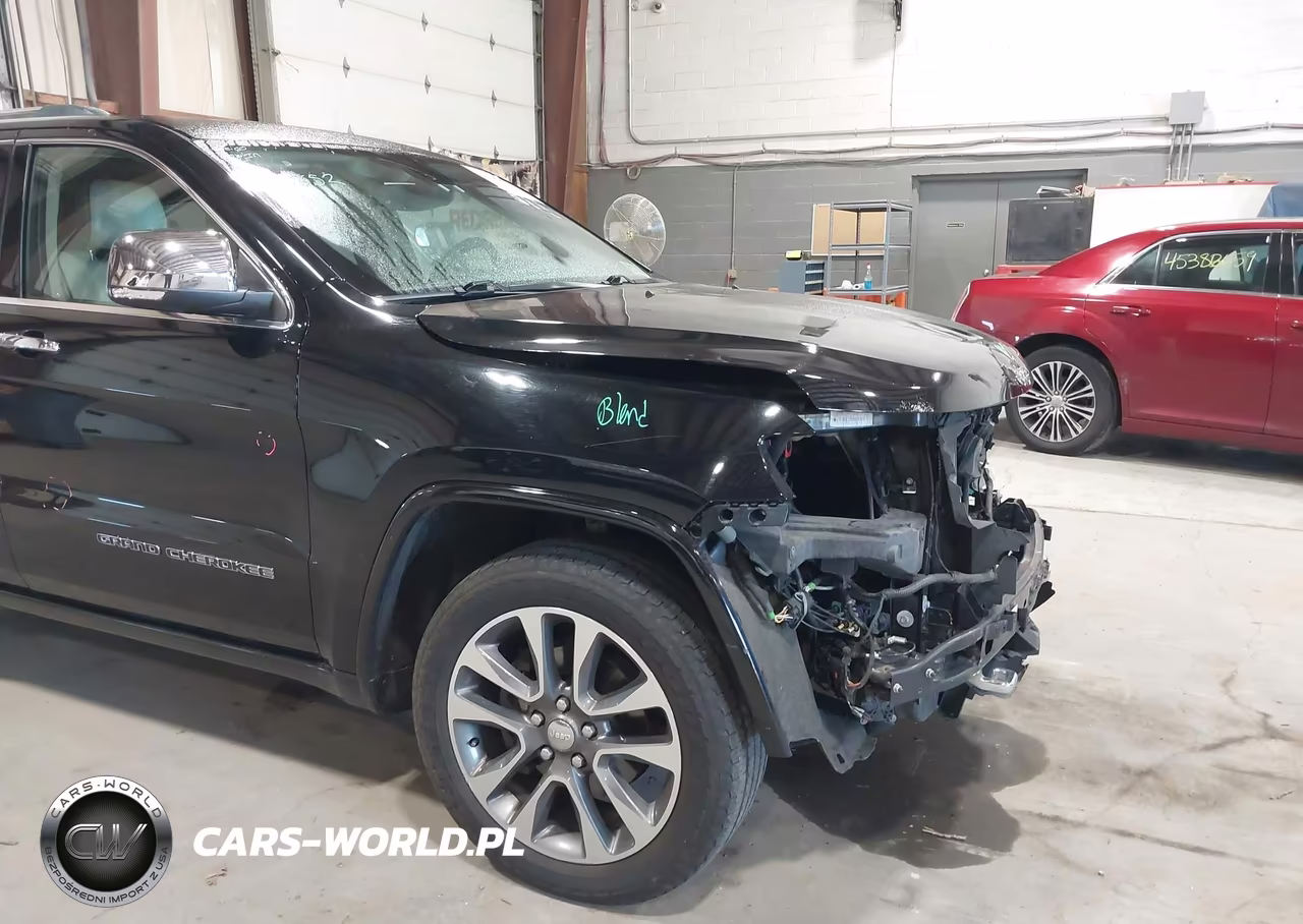 2018 Jeep Grand Cherokee Overland 4X4 VIN:1C4RJFCG9JC190106 - 17