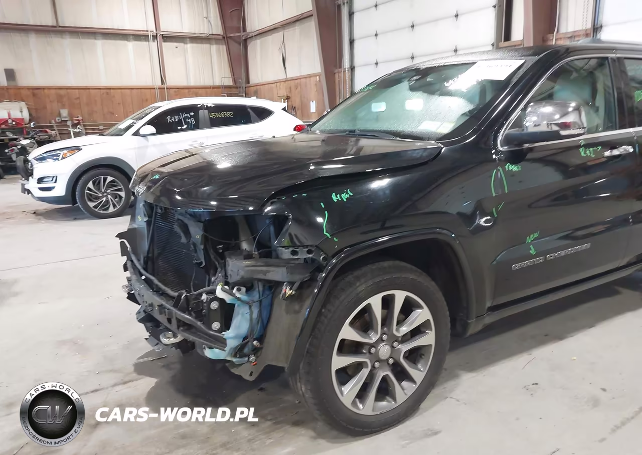 2018 Jeep Grand Cherokee Overland 4X4 VIN:1C4RJFCG9JC190106 - 18