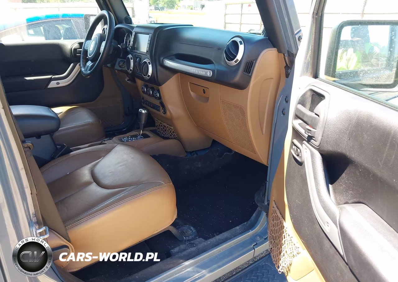 2014 Jeep Wrangler Unlimited Sahara VIN:1C4HJWEG4EL321361 - 5