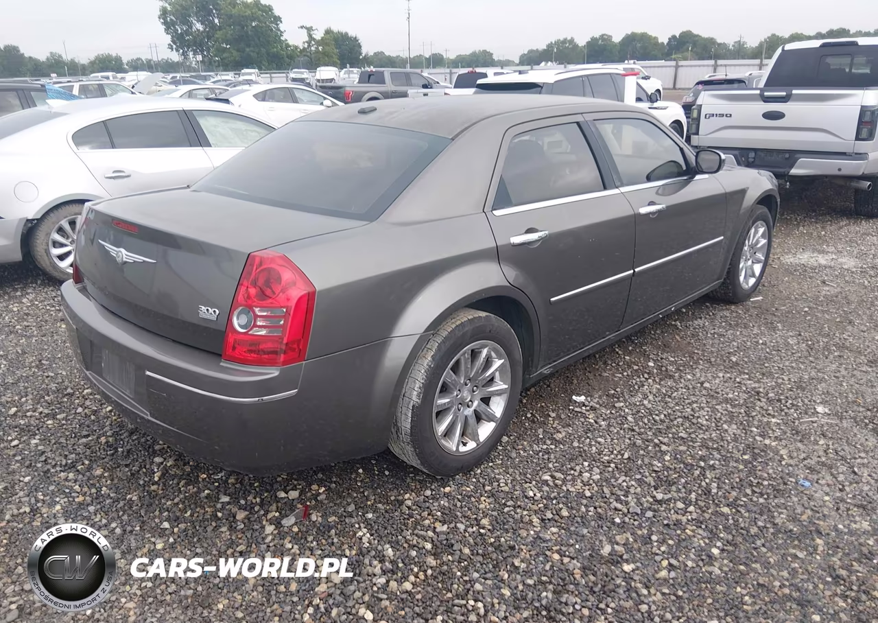 2010 Chrysler 300 Touring-Signature Series-Executive Series VIN:2C3CA5CV0AH167555 - 4