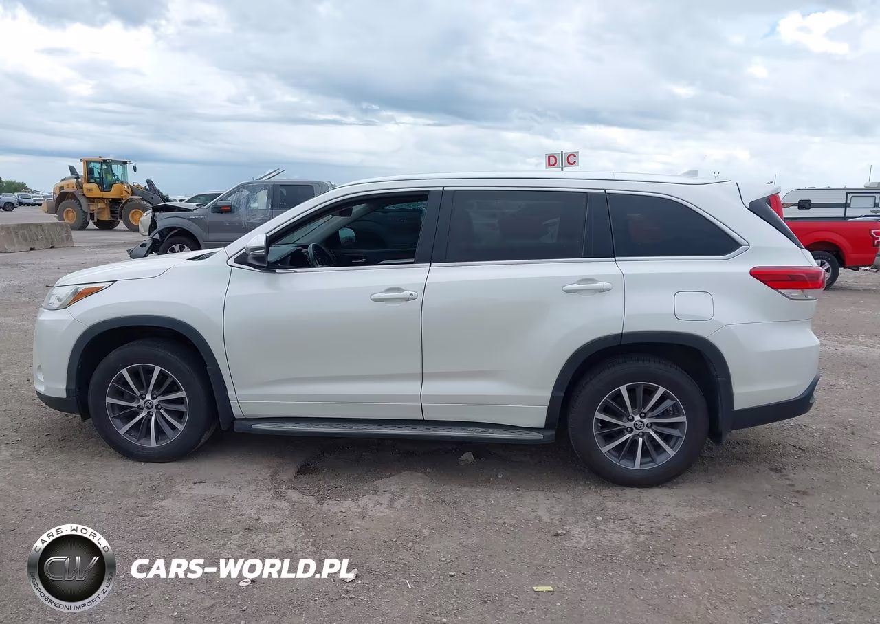 2017 Toyota Highlander Xle VIN:5TDKZRFH7HS520155 - 14