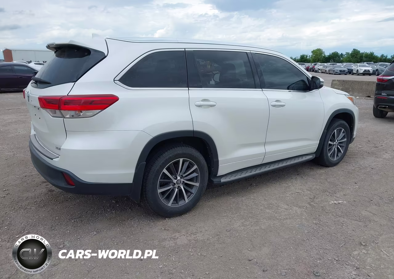 2017 Toyota Highlander Xle VIN:5TDKZRFH7HS520155 - 4