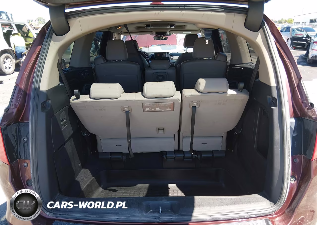 2018 Honda Odyssey Elite VIN:5FNRL6H93JB049703 - 16
