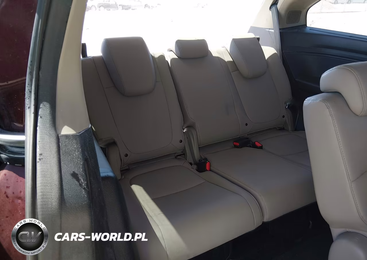 2018 Honda Odyssey Elite VIN:5FNRL6H93JB049703 - 17