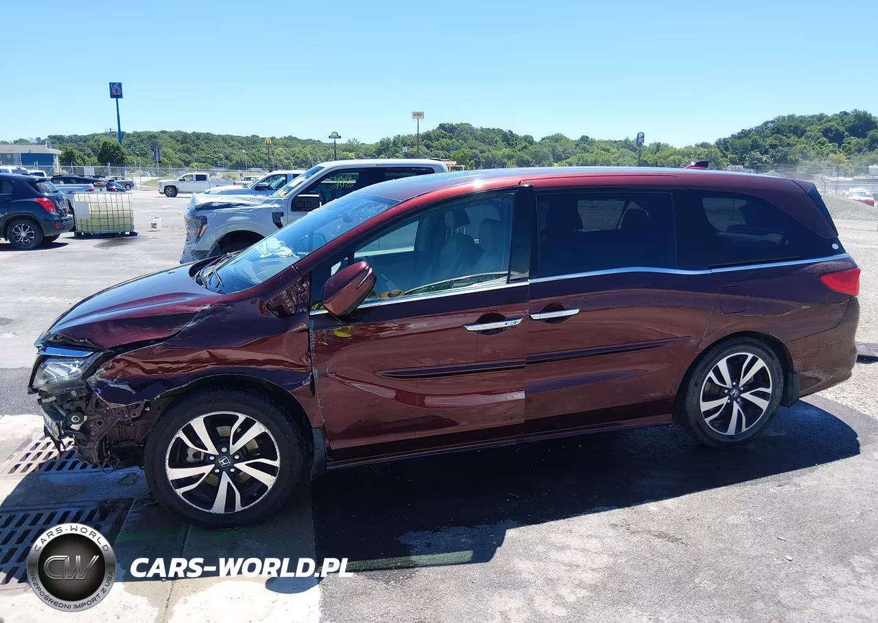 2018 Honda Odyssey Elite VIN:5FNRL6H93JB049703 - 18