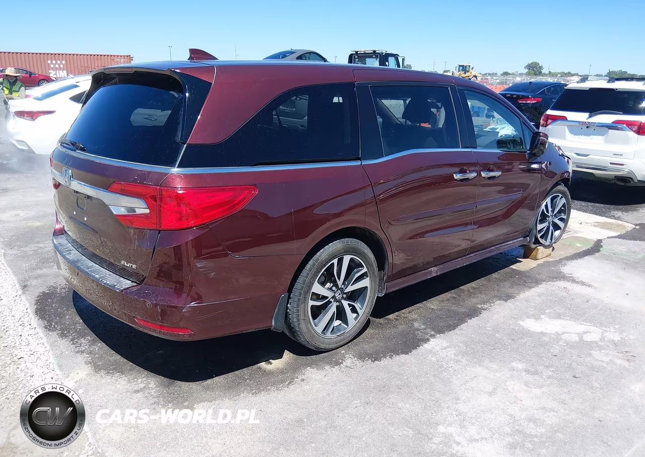 2018 Honda Odyssey Elite VIN:5FNRL6H93JB049703 - 4